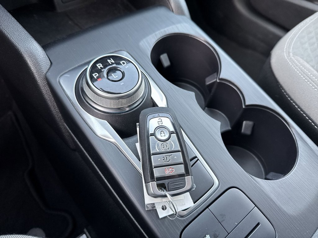 Used 2022 Ford Escape SE w/ SE Sport Appearance Package image 28