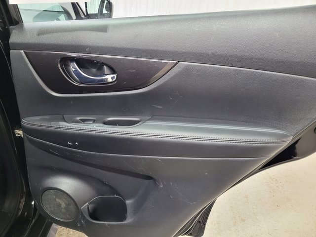 Used 2018 Nissan Rogue S image 42