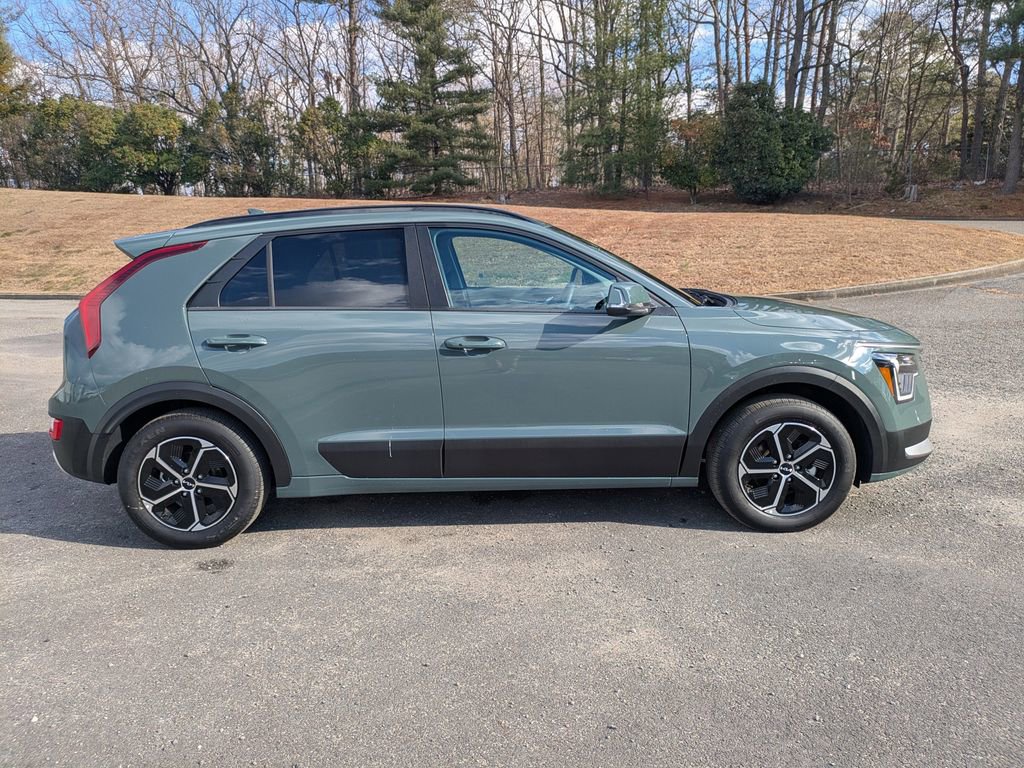 Used 2025 Kia Niro EX image 3