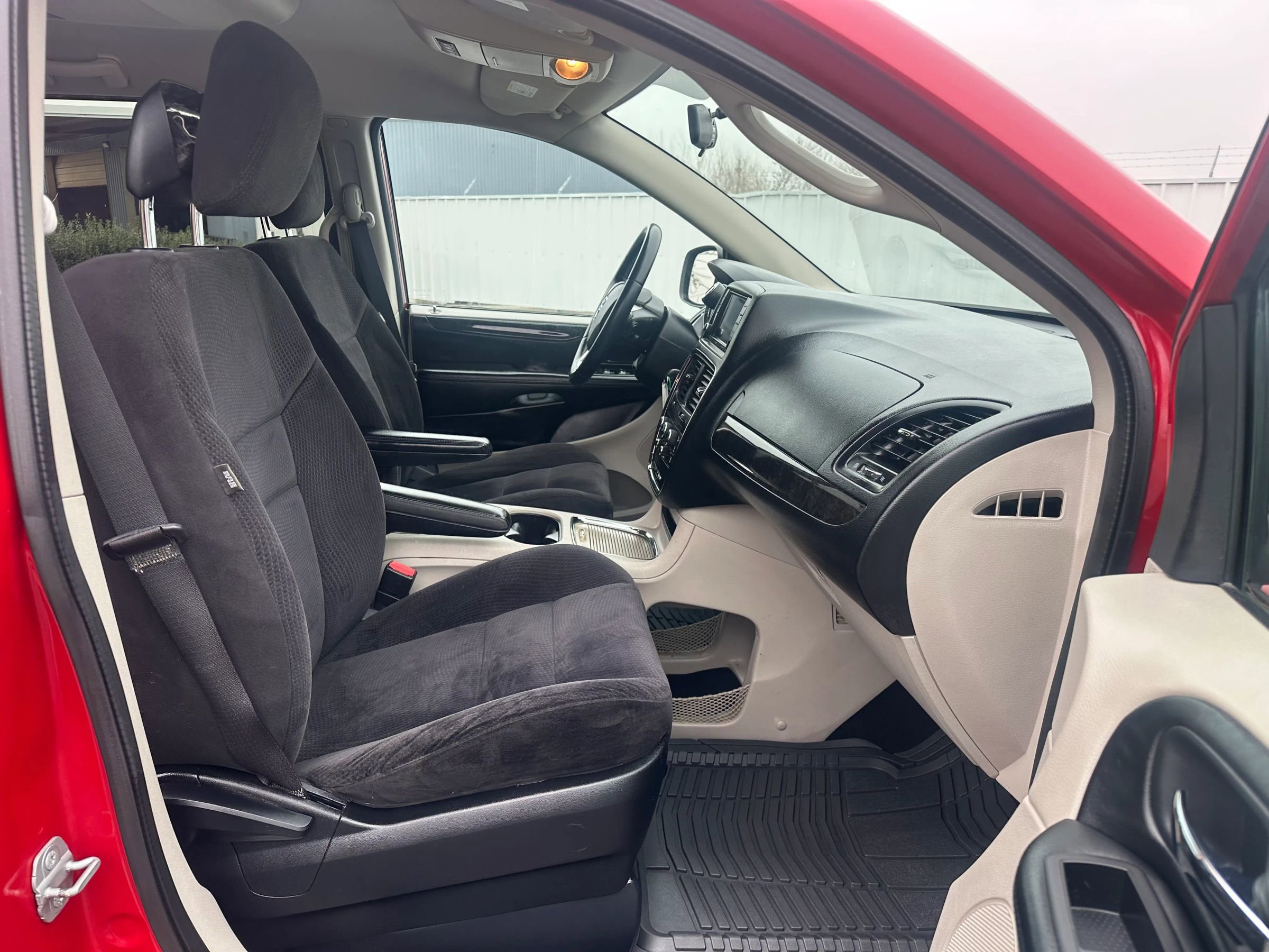 Used 2014 Dodge Grand Caravan SXT w/ Rear Park Assist Package image 16