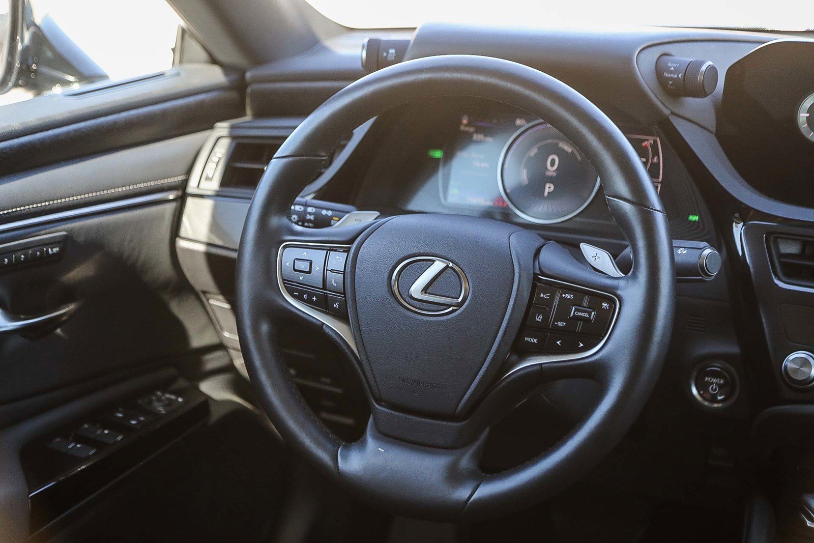 Used 2024 Lexus ES 300h w/ Premium Package image 15