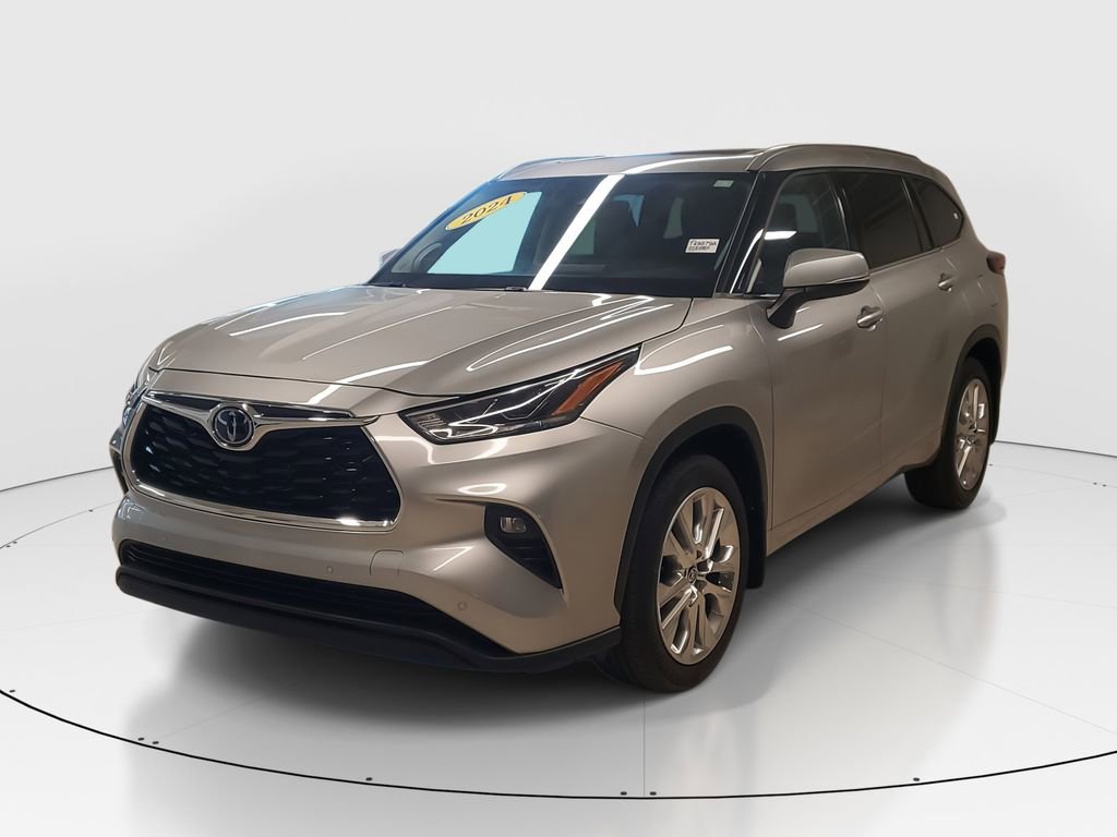 Used 2024 Toyota Highlander Limited image 3