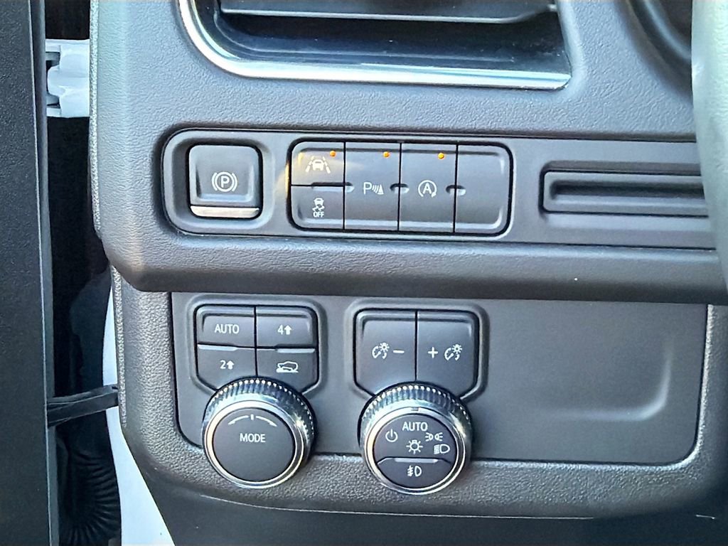 Used 2024 GMC Yukon SLT image 36