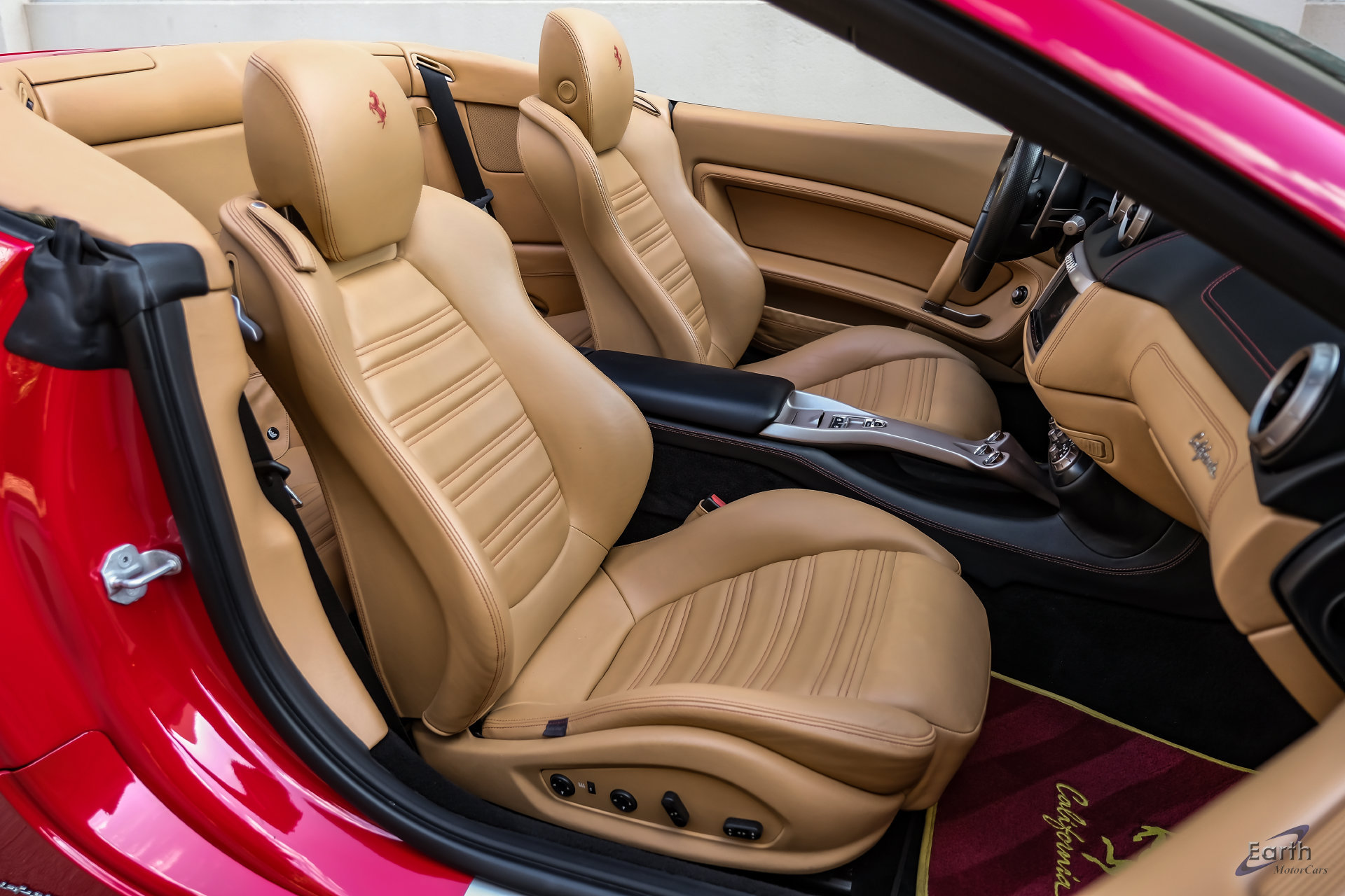Used 2014 Ferrari California RWD image 59
