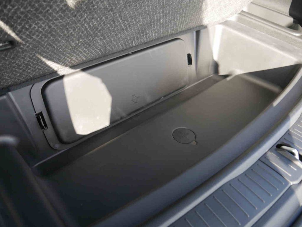 Used 2025 Jeep Grand Cherokee L Laredo w/ Trailer Tow Package image 10