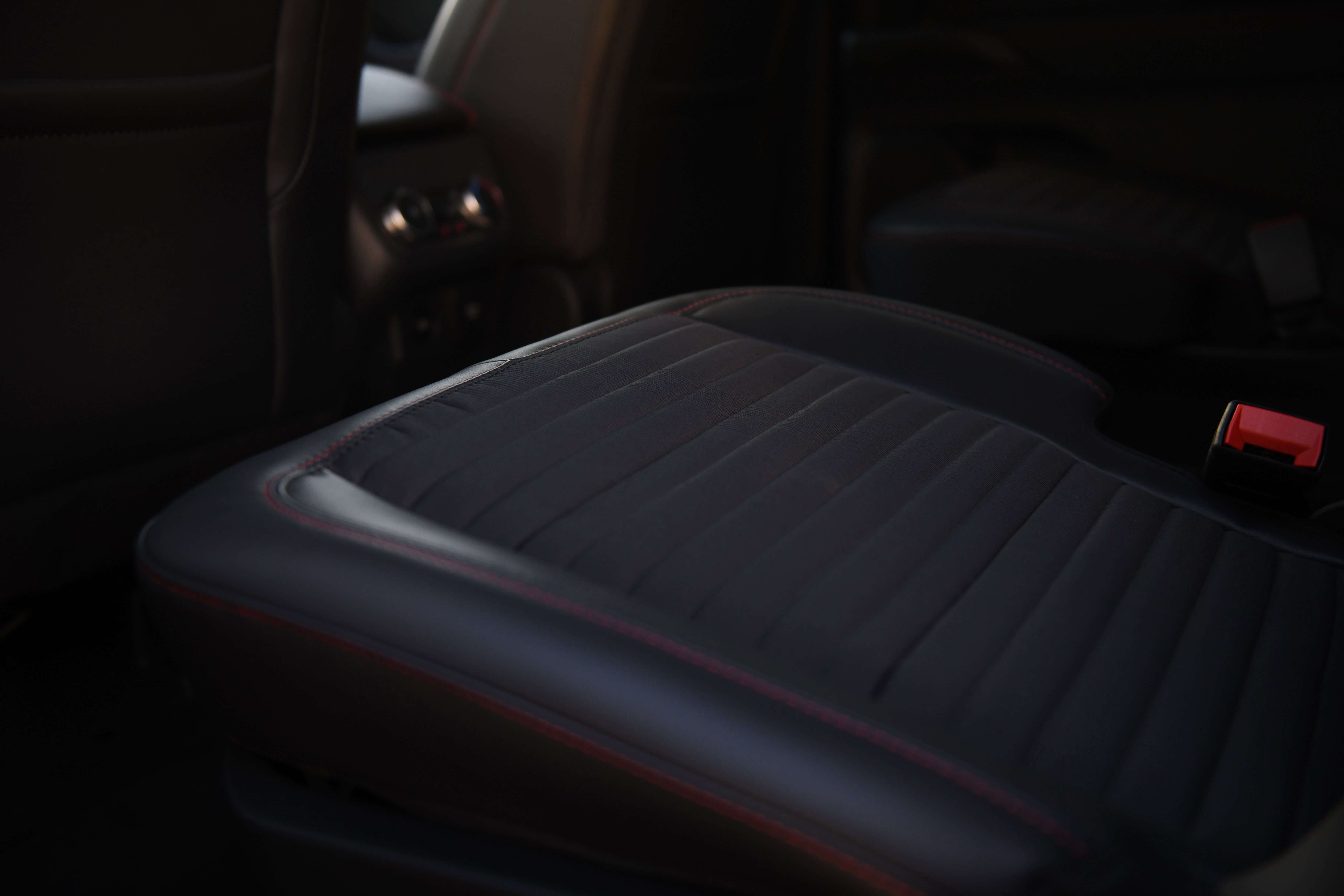 New 2026 Ford Explorer ST-Line w/ ST-Line Street Pack image 18