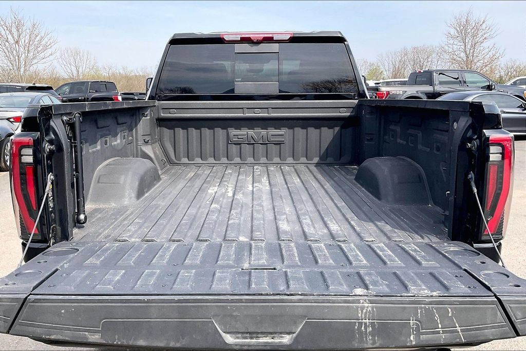 Used 2025 GMC Sierra 2500 AT4 w/ Technology Package AWD/4WD image 9
