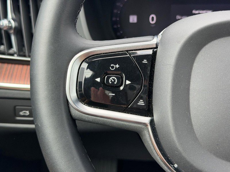 Certified 2023 Volvo XC60 B6 Ultimate w/ Climate Package AWD/4WD image 18