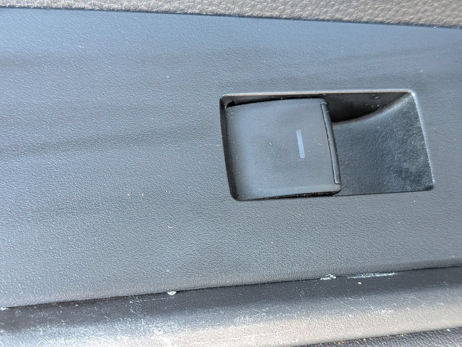 Used 2024 Toyota Highlander LE FWD image 28