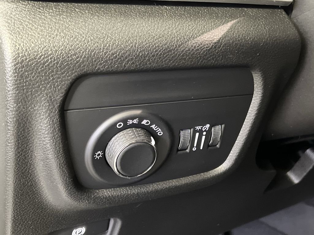 New 2025 Jeep Grand Cherokee Laredo image 15