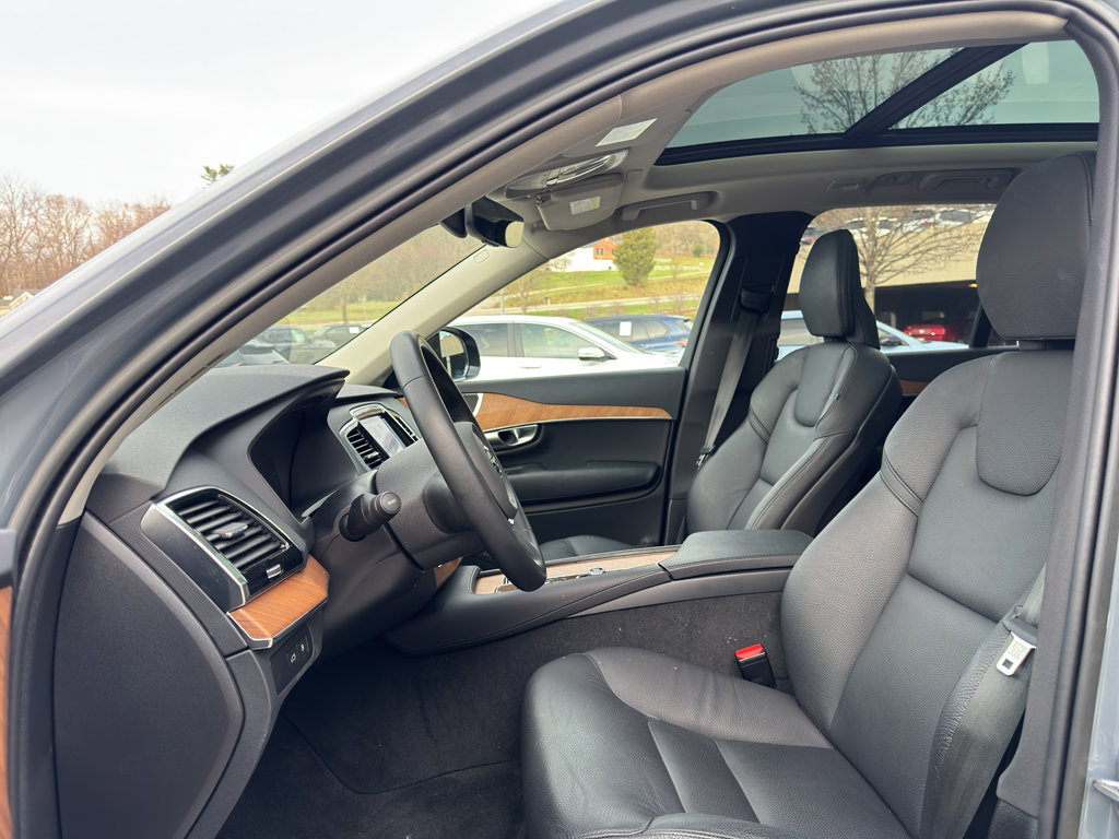 Used 2023 Volvo XC90 T8 Plus image 11