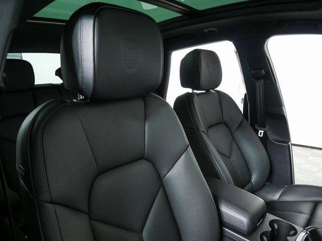 Certified 2026 Porsche Macan AWD/4WD image 28