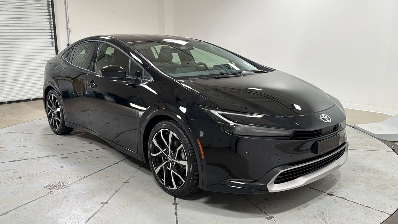 Used 2025 Toyota Prius XSE image 3