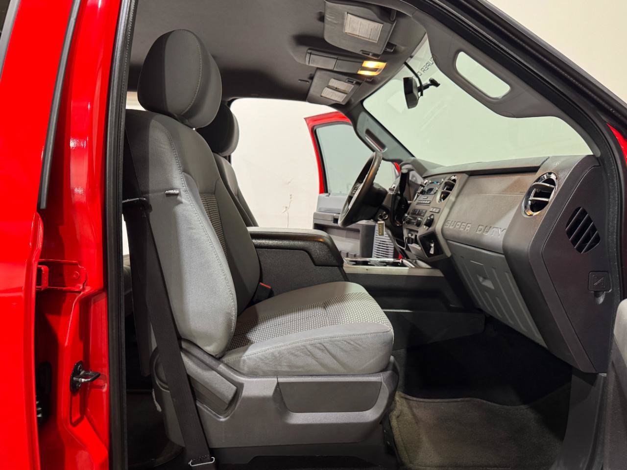 Used 2016 Ford F250 XLT w/ XLT Premium Package AWD/4WD image 13