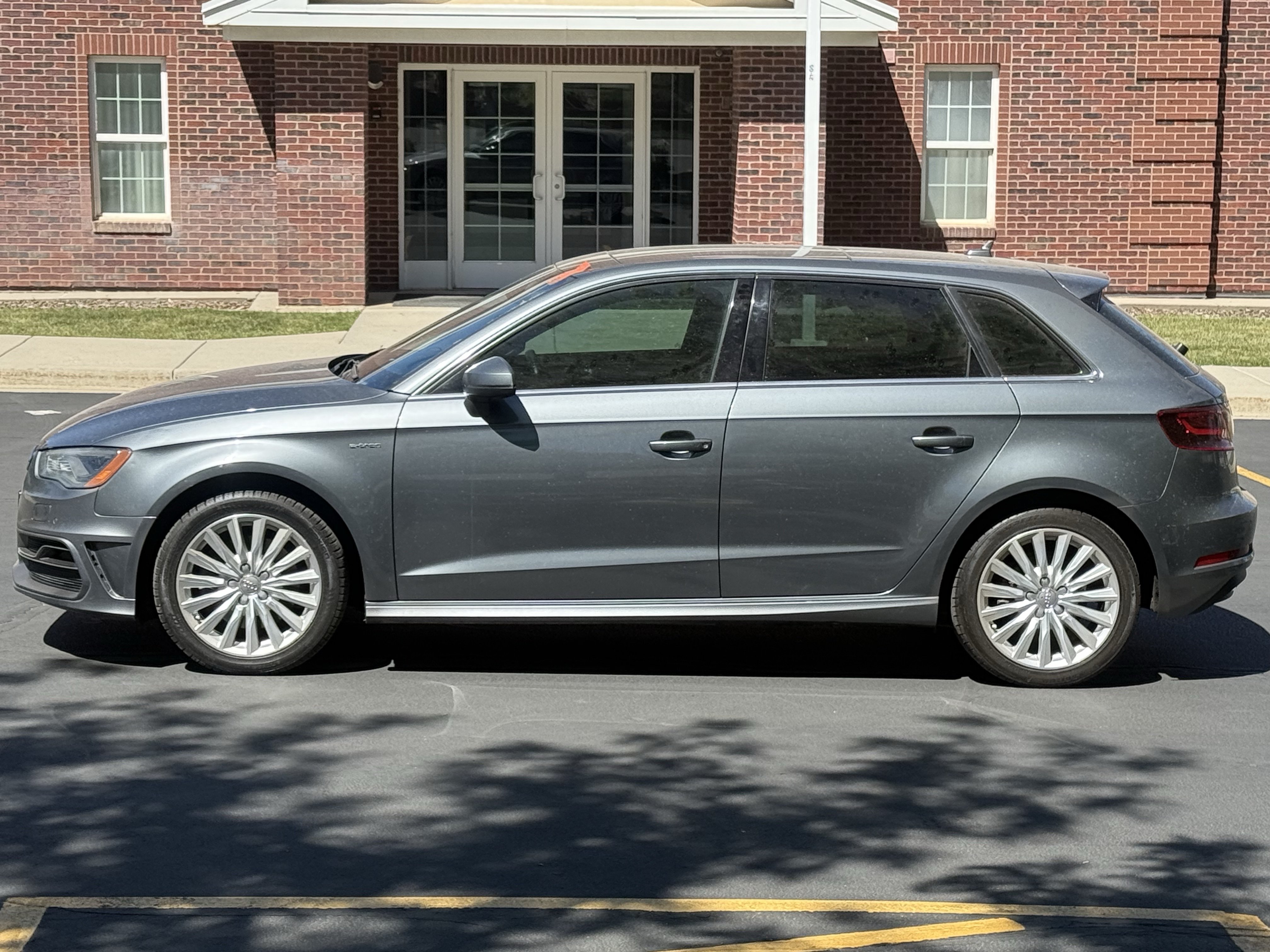 Used 2016 Audi A3 e-tron Premium Plus w/ Premium Plus Package FWD image 7