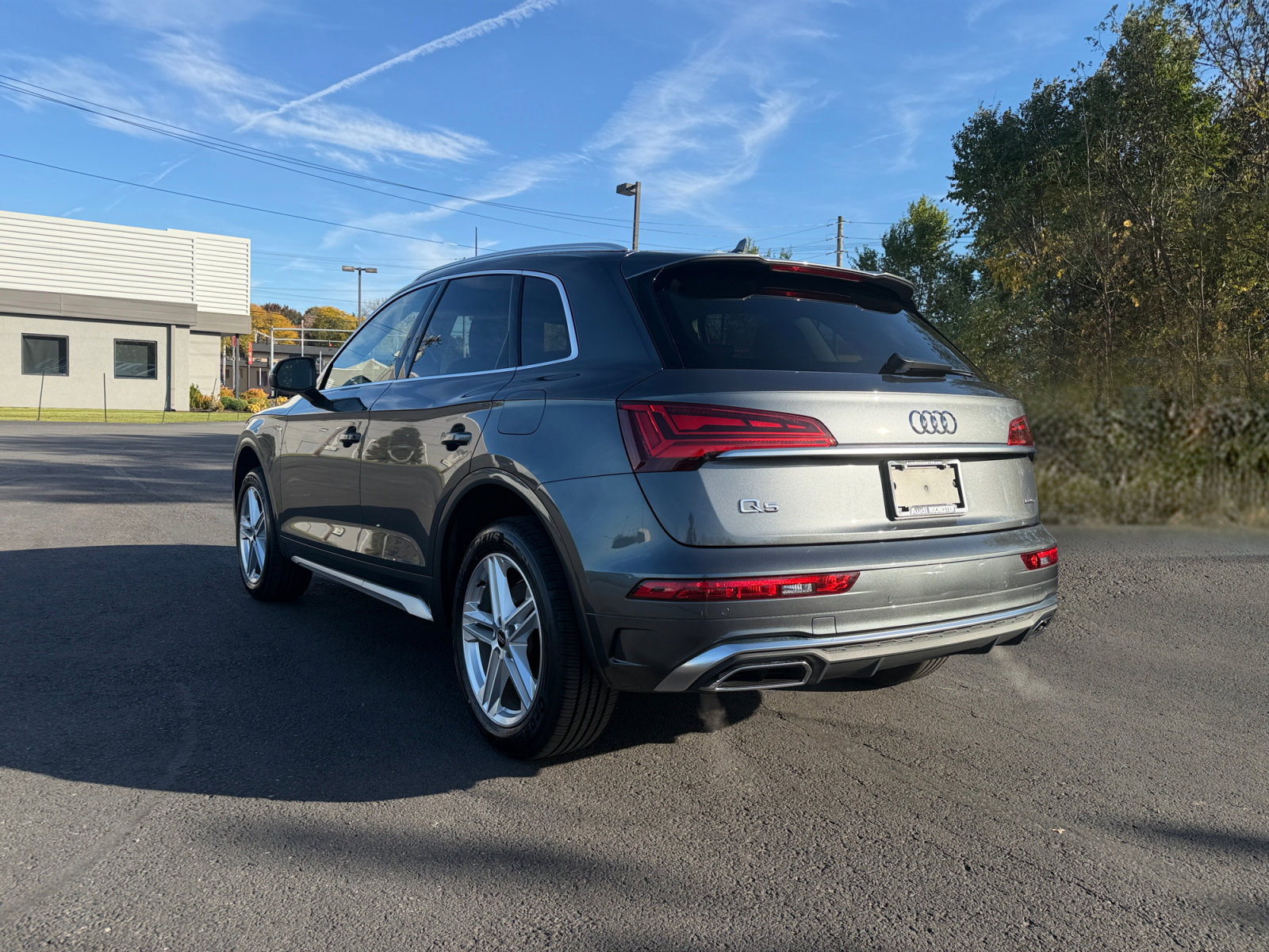 Used 2024 Audi Q5 e Premium Plus w/ Premium Plus Package AWD/4WD image 3