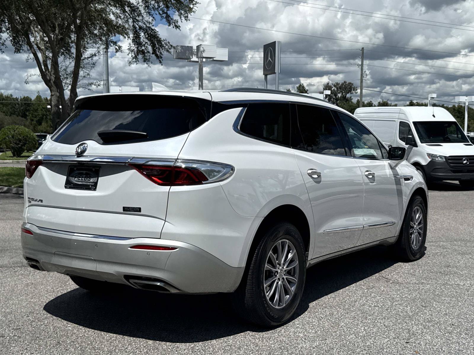 Used 2023 Buick Enclave Essence AWD/4WD image 3