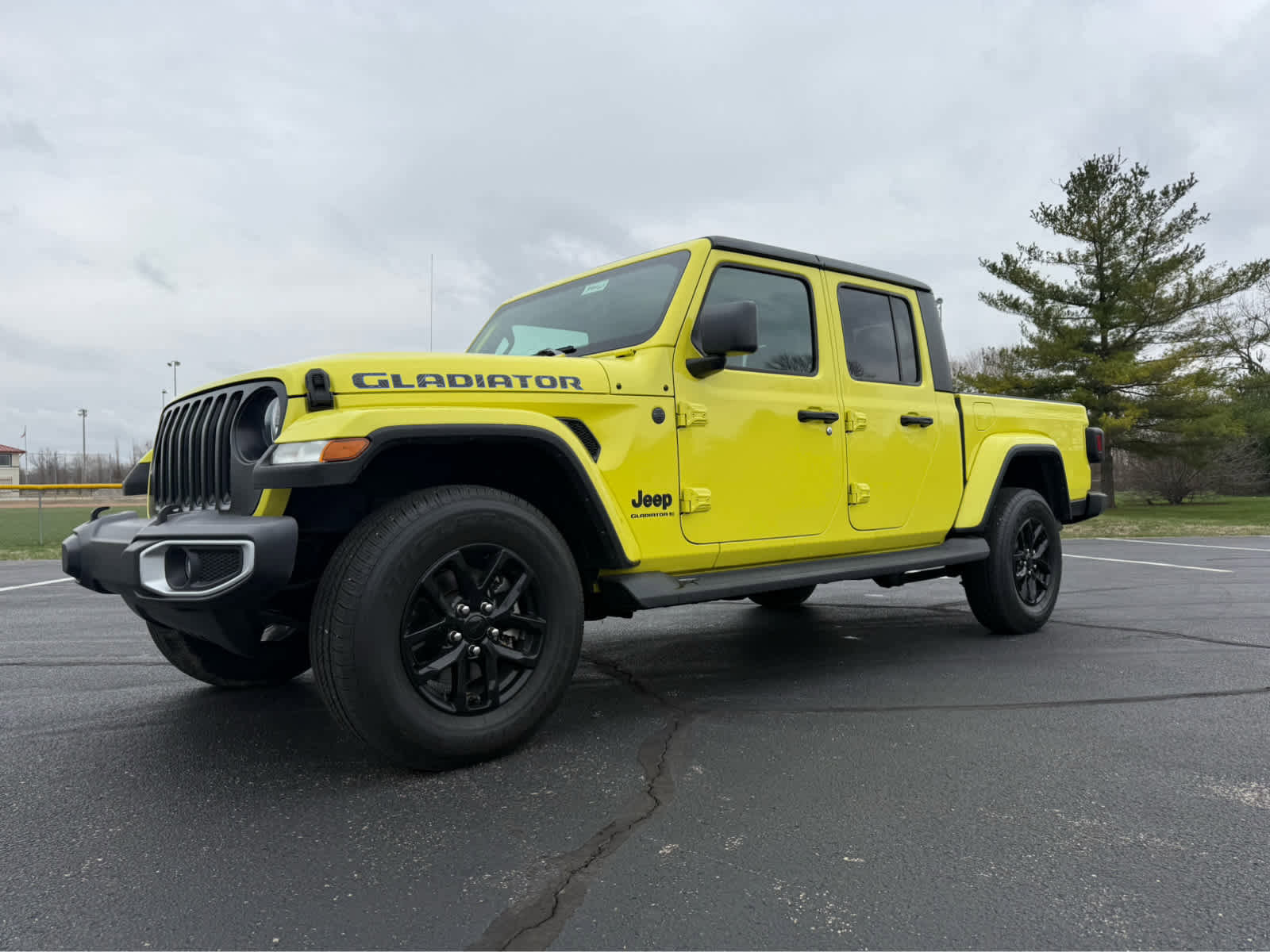Used 2023 Jeep Gladiator Sport AWD/4WD image 2