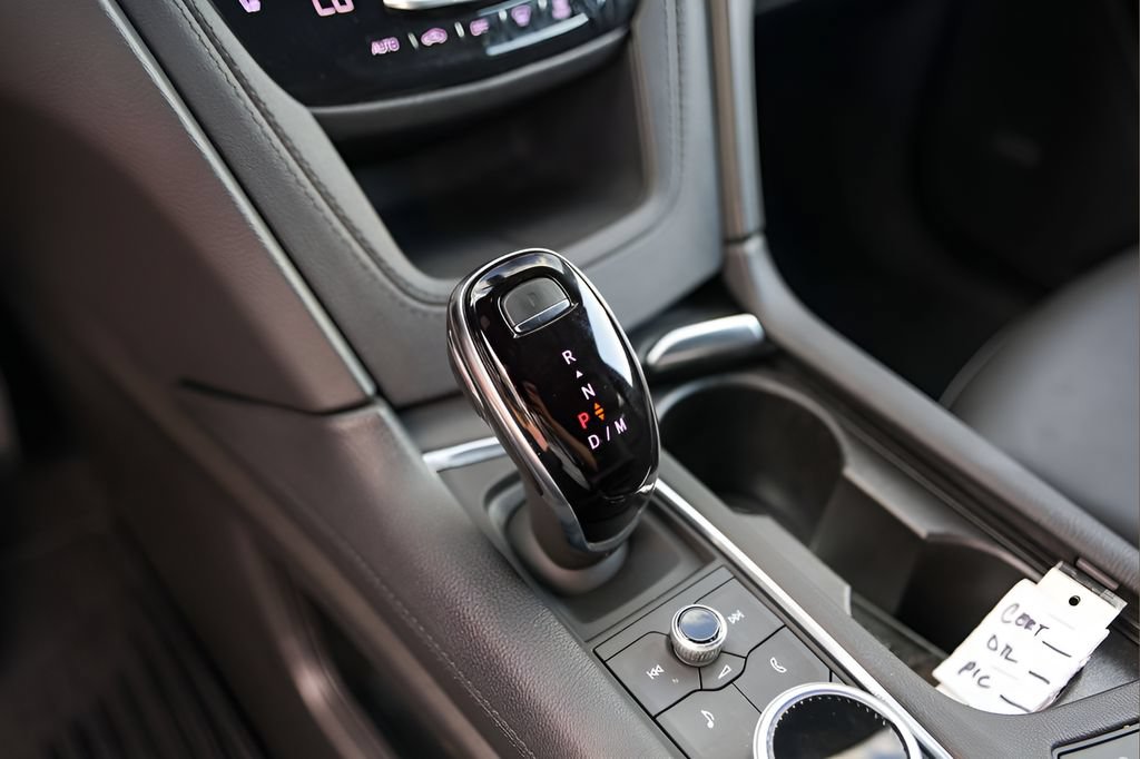 Used 2025 Cadillac XT6 Luxury w/ LPO, Bronce Accent Package FWD image 19