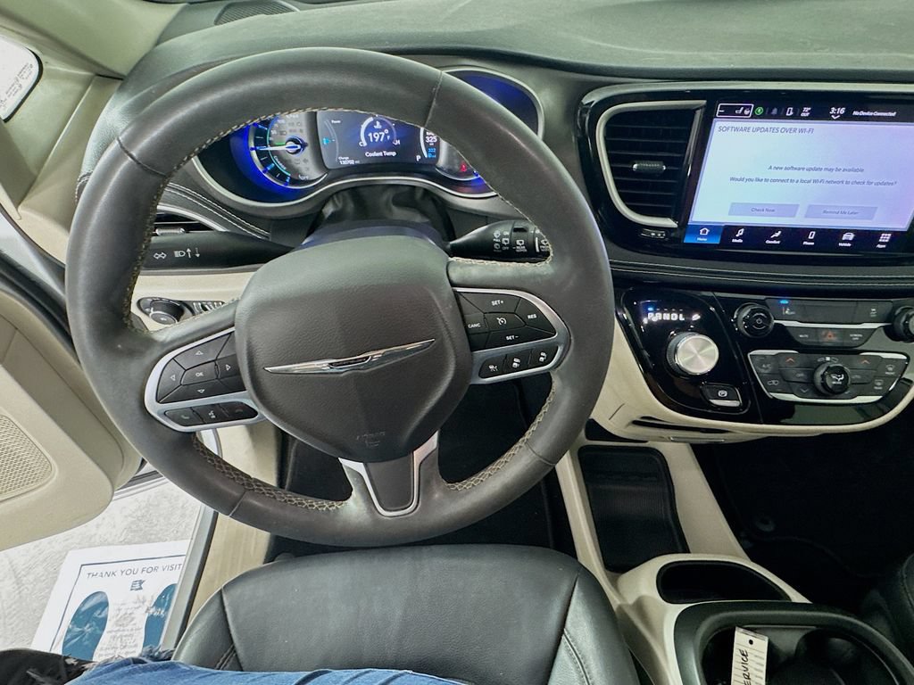 Used 2022 Chrysler Pacifica Touring-L FWD image 12