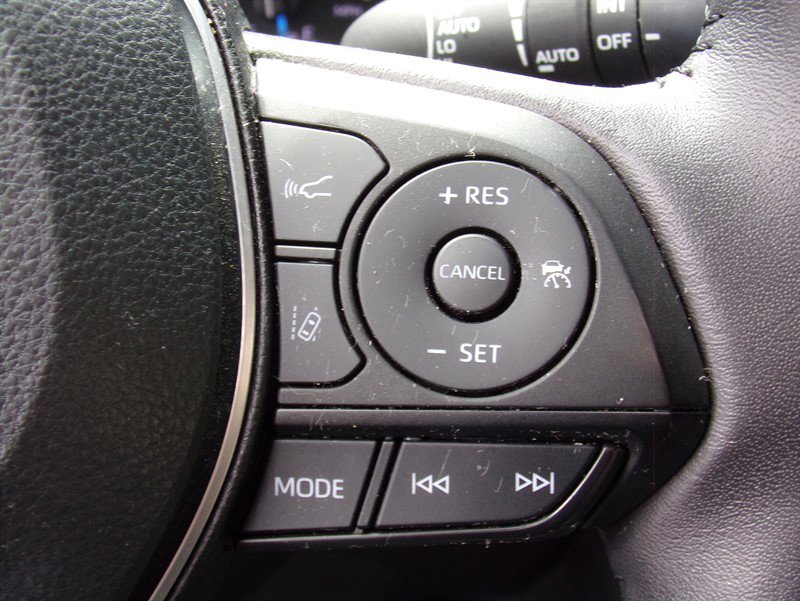 Used 2022 Toyota RAV4 SE image 48