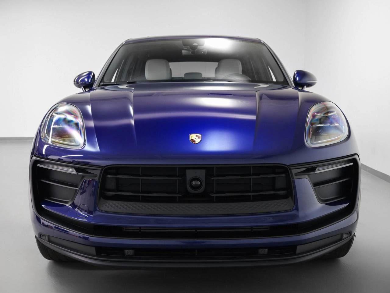 New 2025 Porsche Macan image 8