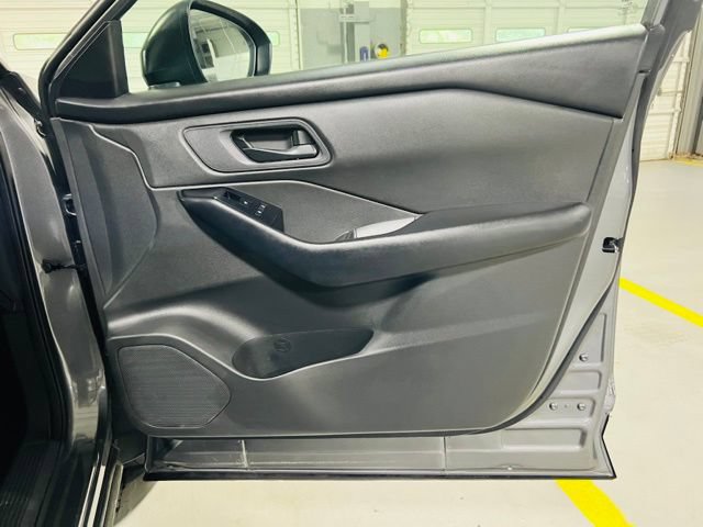 Used 2024 Nissan Rogue S FWD image 32