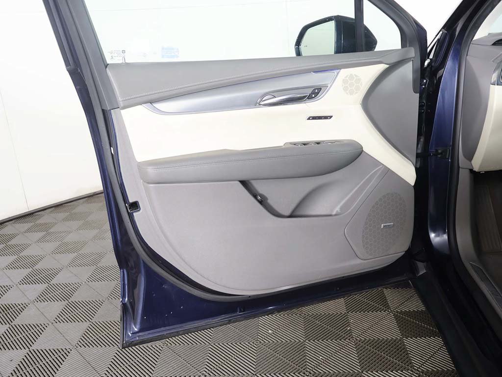 Used 2017 Cadillac XT5 Premium Luxury w/ LPO, Wheel Lock Package AWD/4WD image 25
