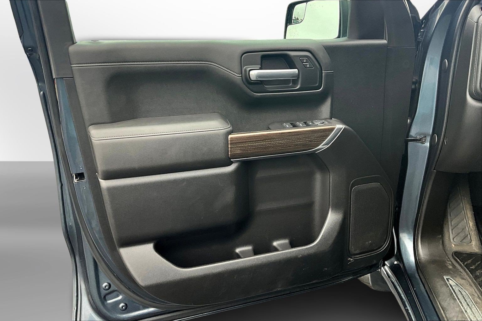 Used 2021 Chevrolet Silverado 1500 LT AWD/4WD image 25