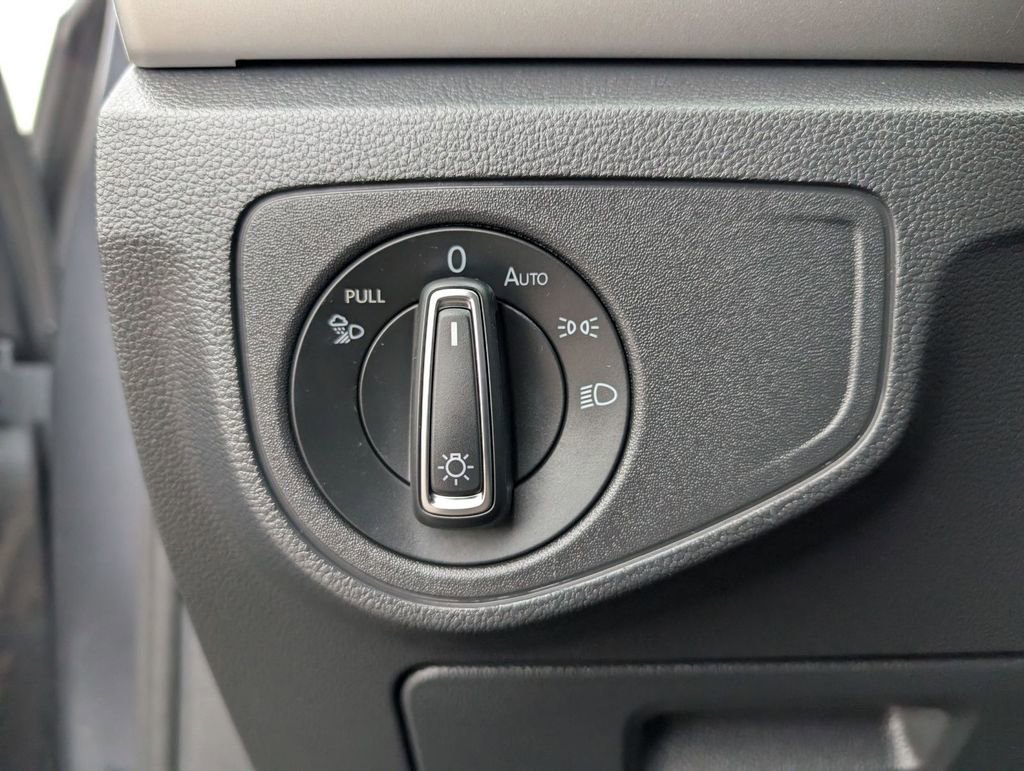 Used 2021 Volkswagen Atlas SE image 34