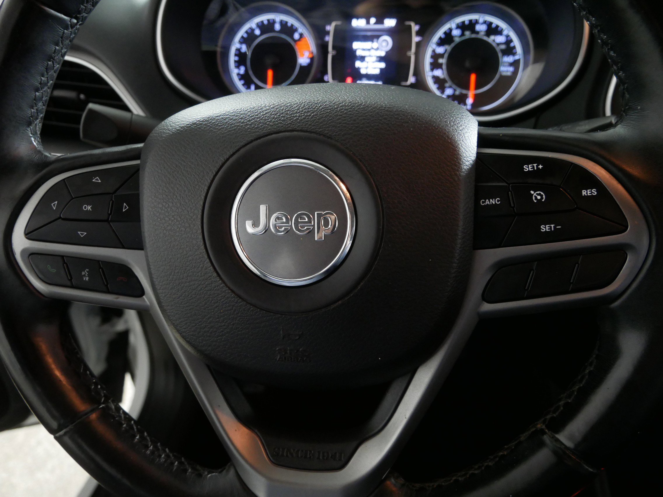 Used 2019 Jeep Cherokee Latitude Plus image 25