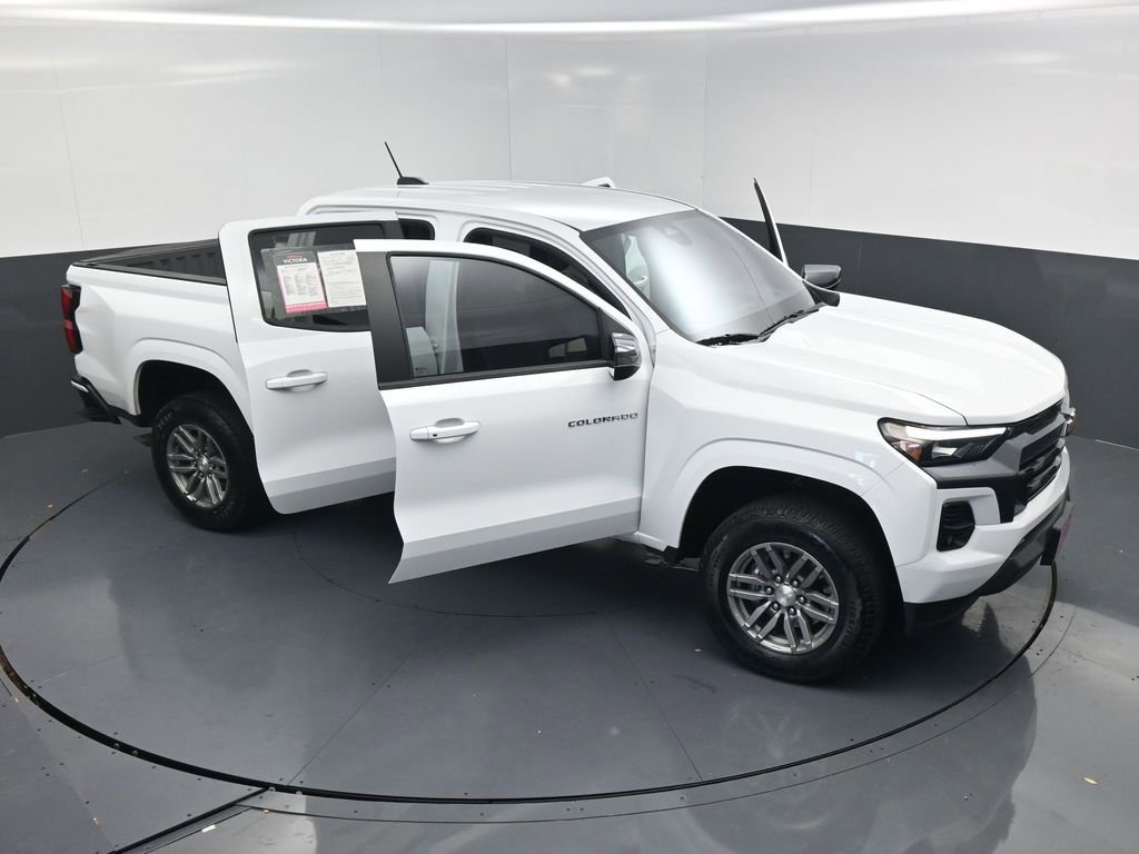 Used 2024 Chevrolet Colorado LT w/ LT Convenience Package III image 17