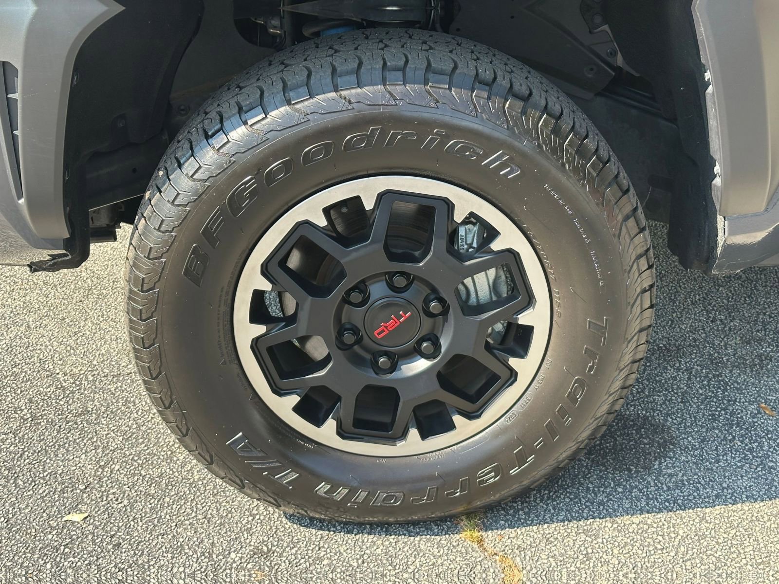 Used 2024 Toyota Tacoma TRD Off-Road AWD/4WD image 29