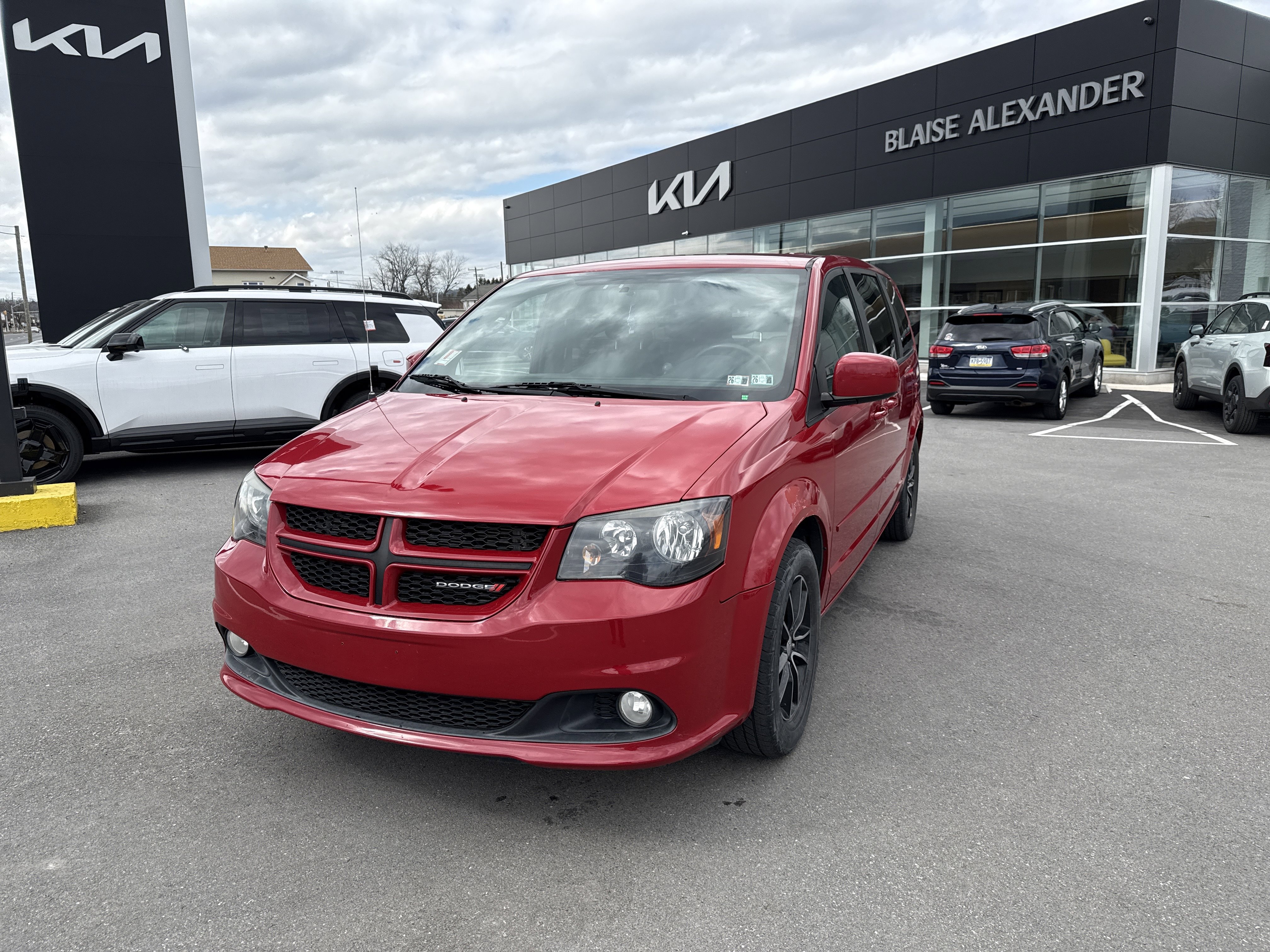 Used 2015 Dodge Grand Caravan R/T image 8