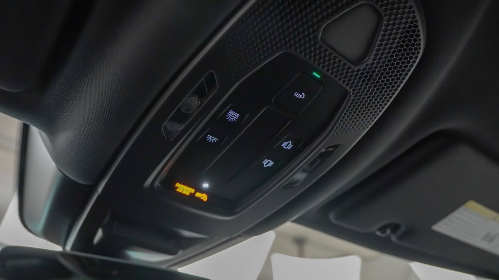 Certified 2025 Porsche Cayenne Coupe image 28