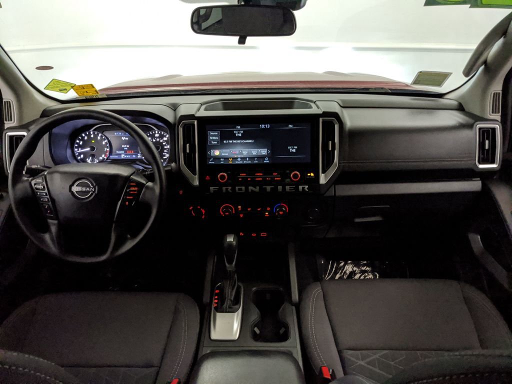 Used 2025 Nissan Frontier SV image 8