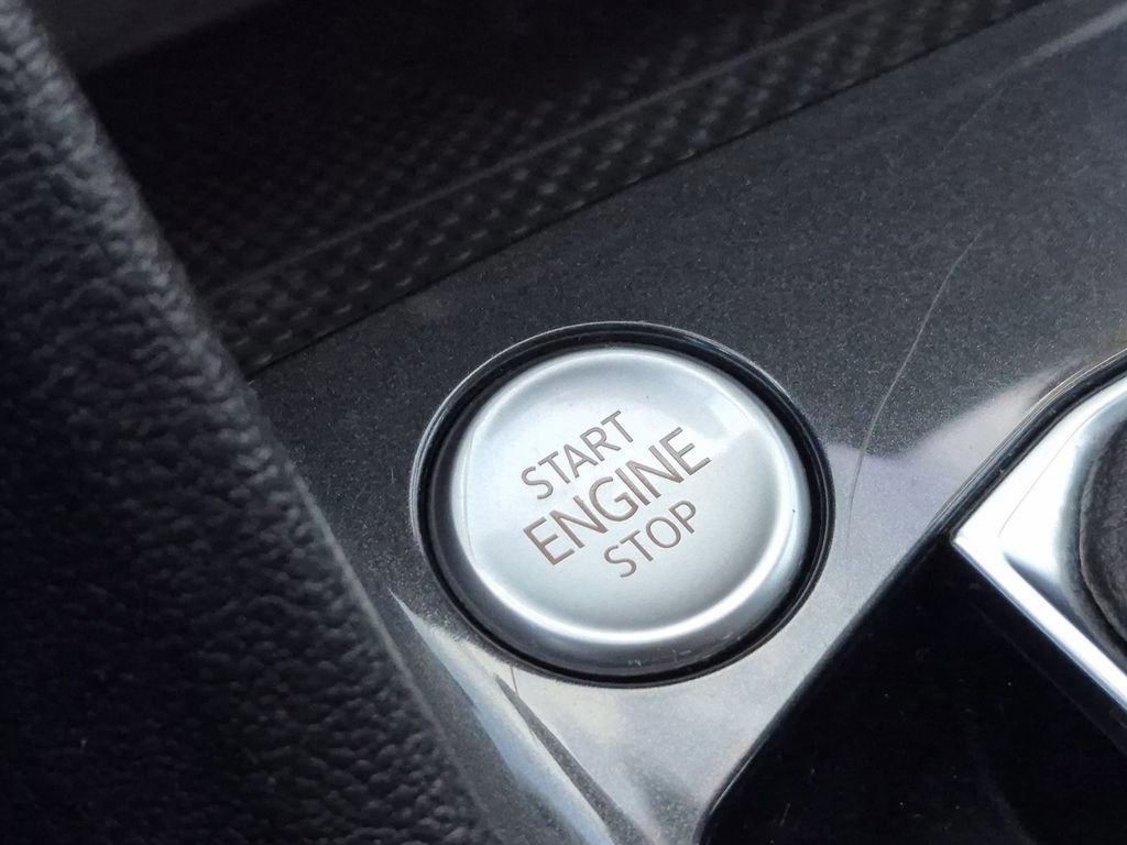 Used 2022 Volkswagen Tiguan SEL R-Line image 27