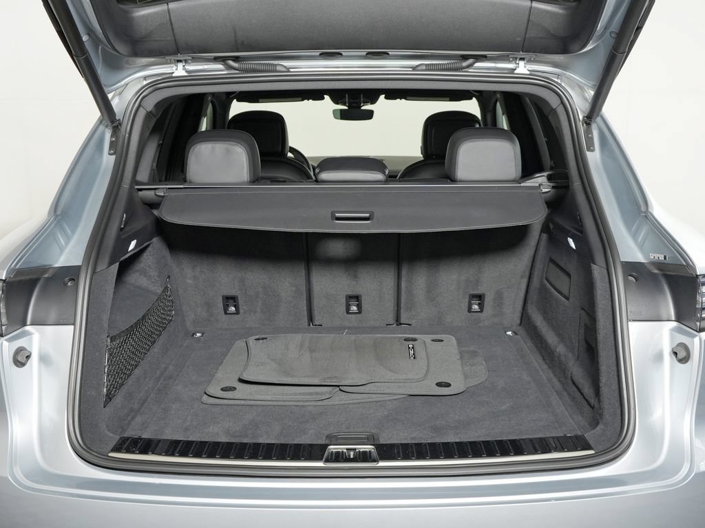 Certified 2023 Porsche Cayenne AWD/4WD image 42