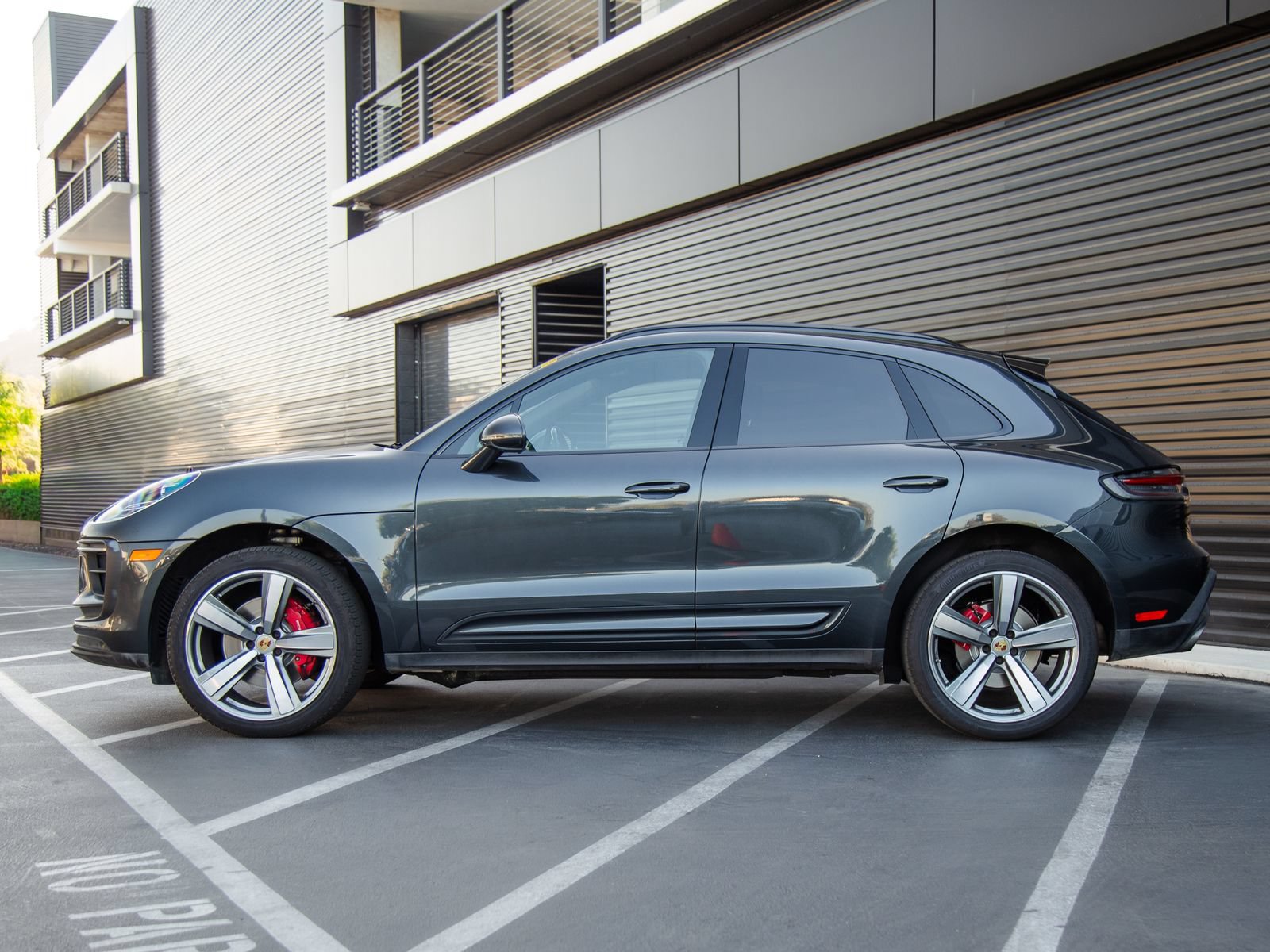 Certified 2024 Porsche Macan S AWD/4WD image 2