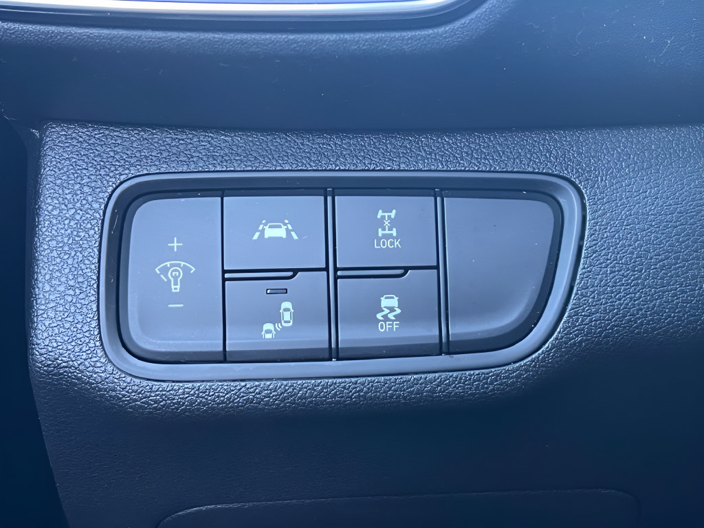 Used 2019 Hyundai Santa Fe SE AWD/4WD image 19