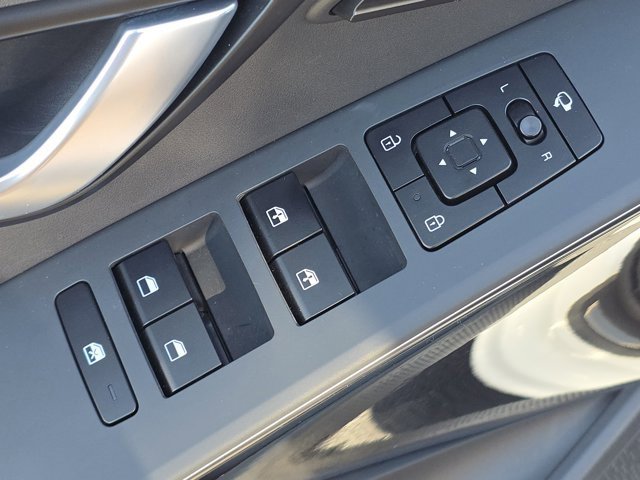 Used 2024 Kia Niro SX image 16