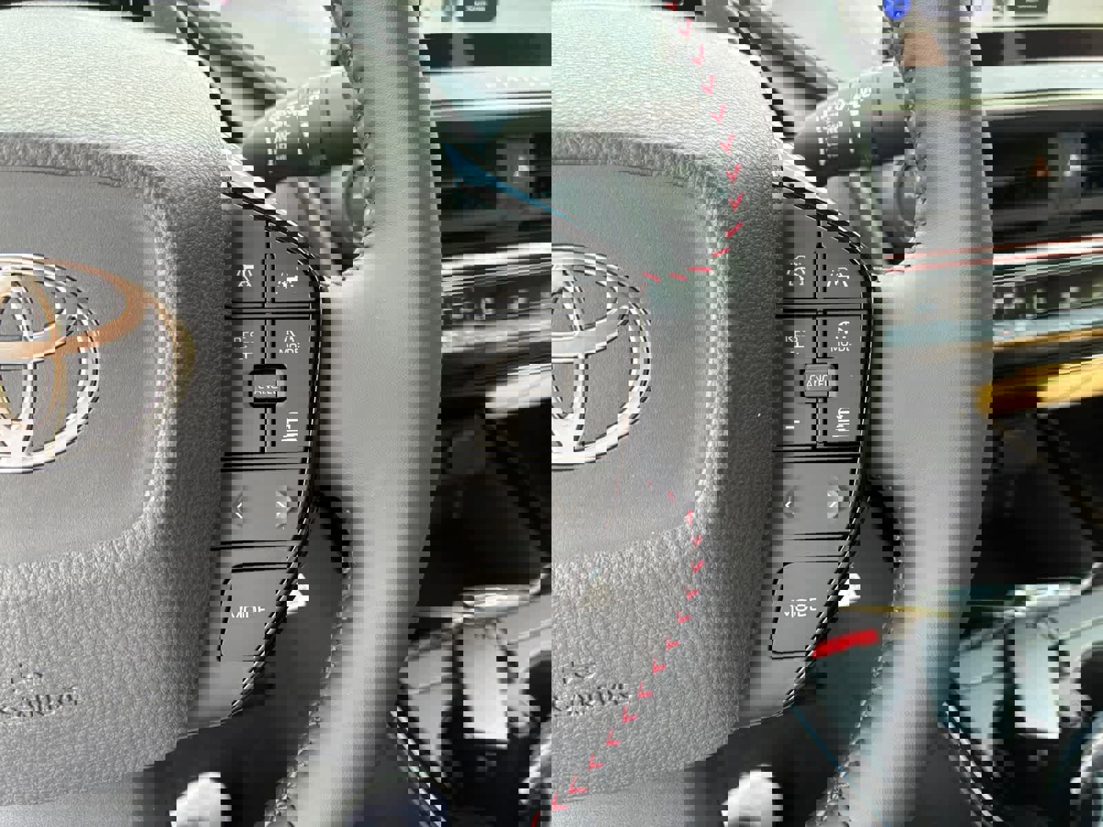 Used 2025 Toyota Prius Plug-In Hybrid image 24