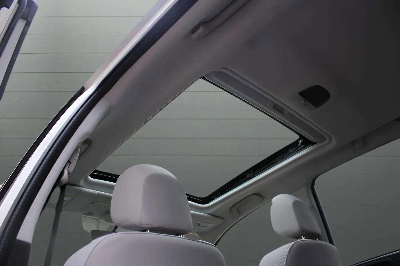 Used 2017 Subaru Forester 2.5i Premium w/ All-Weather Package image 11