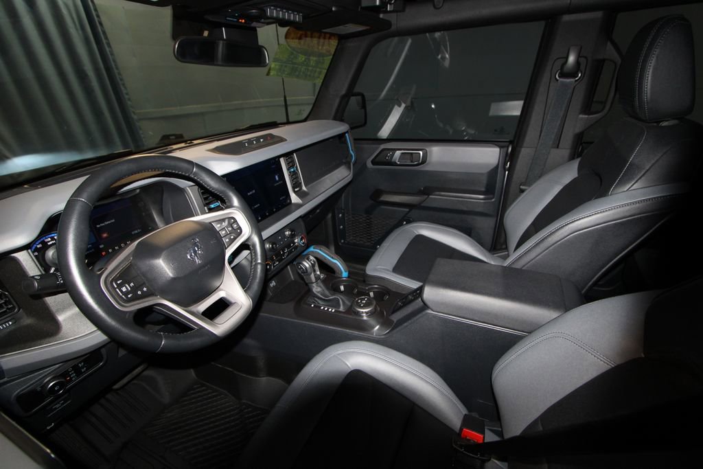 Used 2024 Ford Bronco Black Diamond image 2