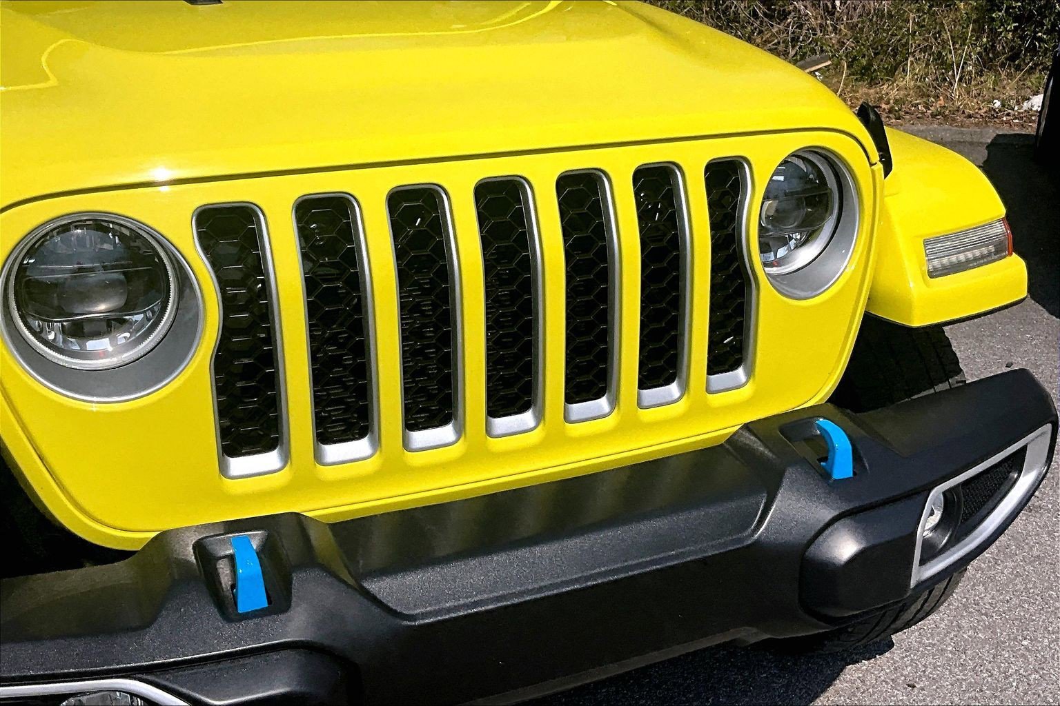 Used 2023 Jeep Wrangler Unlimited Sahara w/ Cold Weather Group AWD/4WD image 28