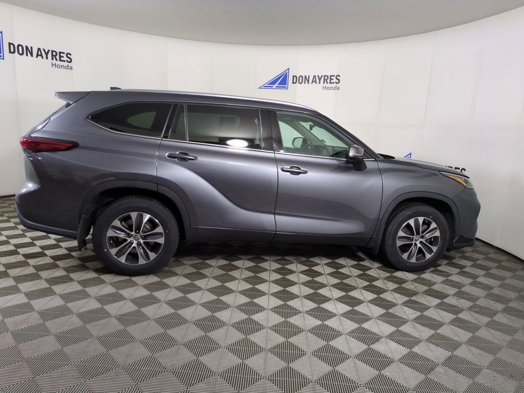 Used 2020 Toyota Highlander XLE image 8