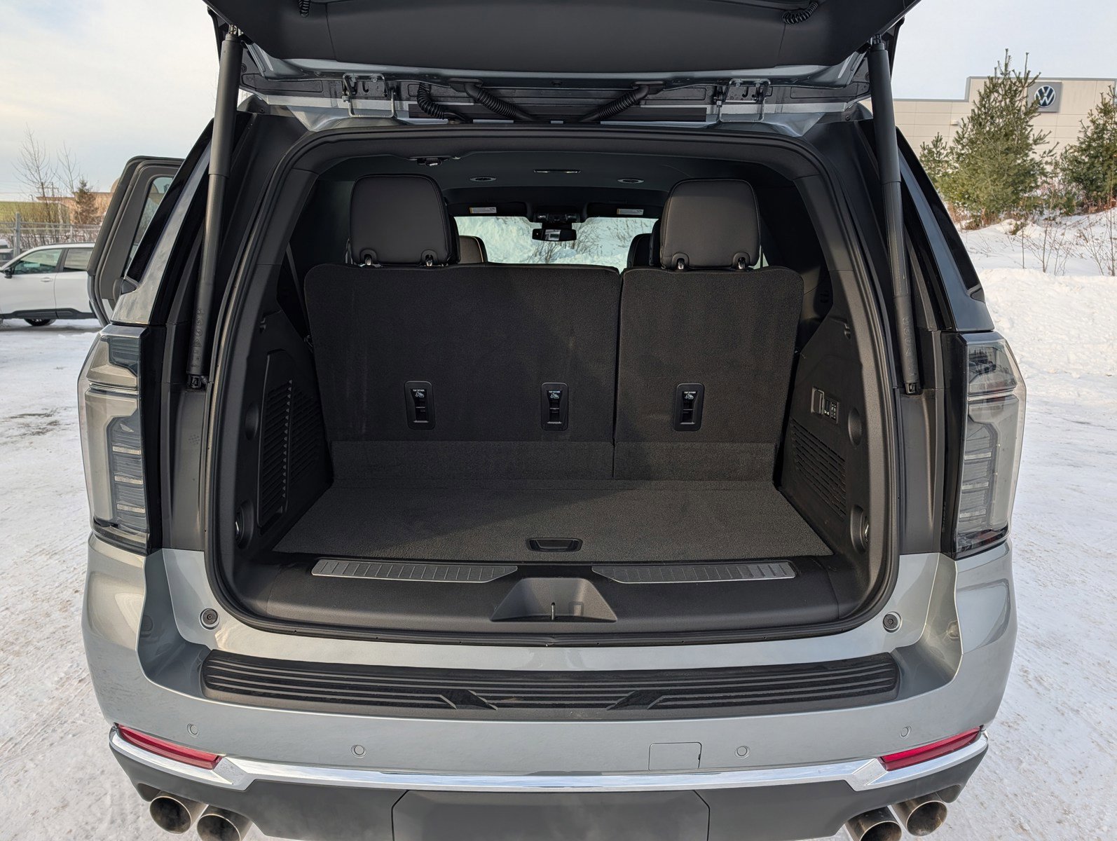 Used 2025 Chevrolet Tahoe Premier image 13