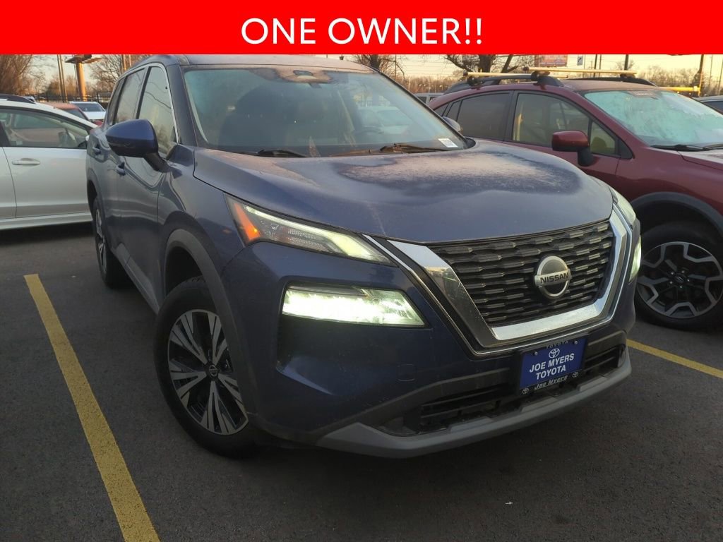 Used 2021 Nissan Rogue SV image 3