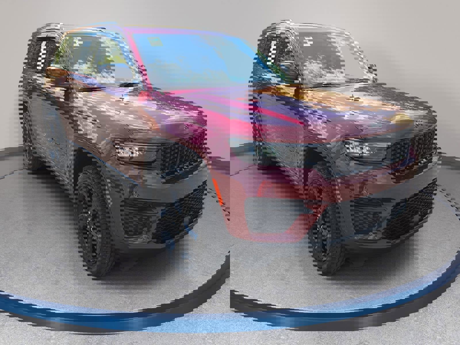 Used 2024 Jeep Grand Cherokee Altitude image 3