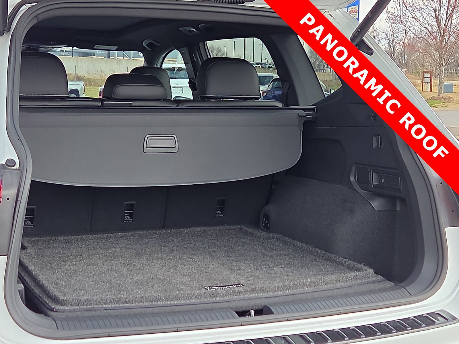 Used 2023 Volkswagen Tiguan SEL R-Line image 9